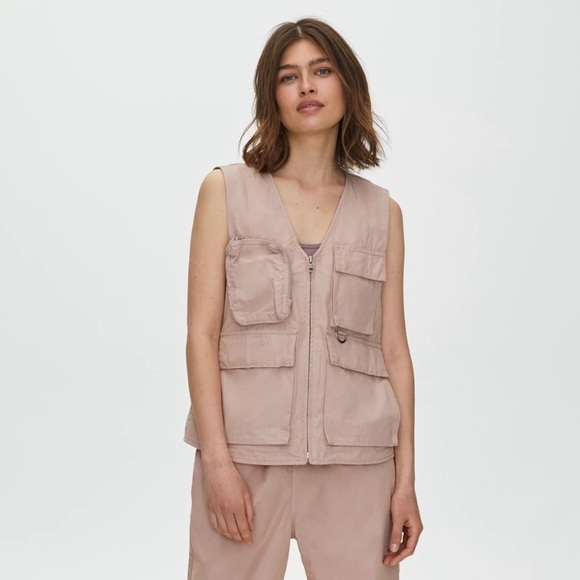 Aritzia Jackets & Blazers - Aritzia Tna Utility Cargo Vest M